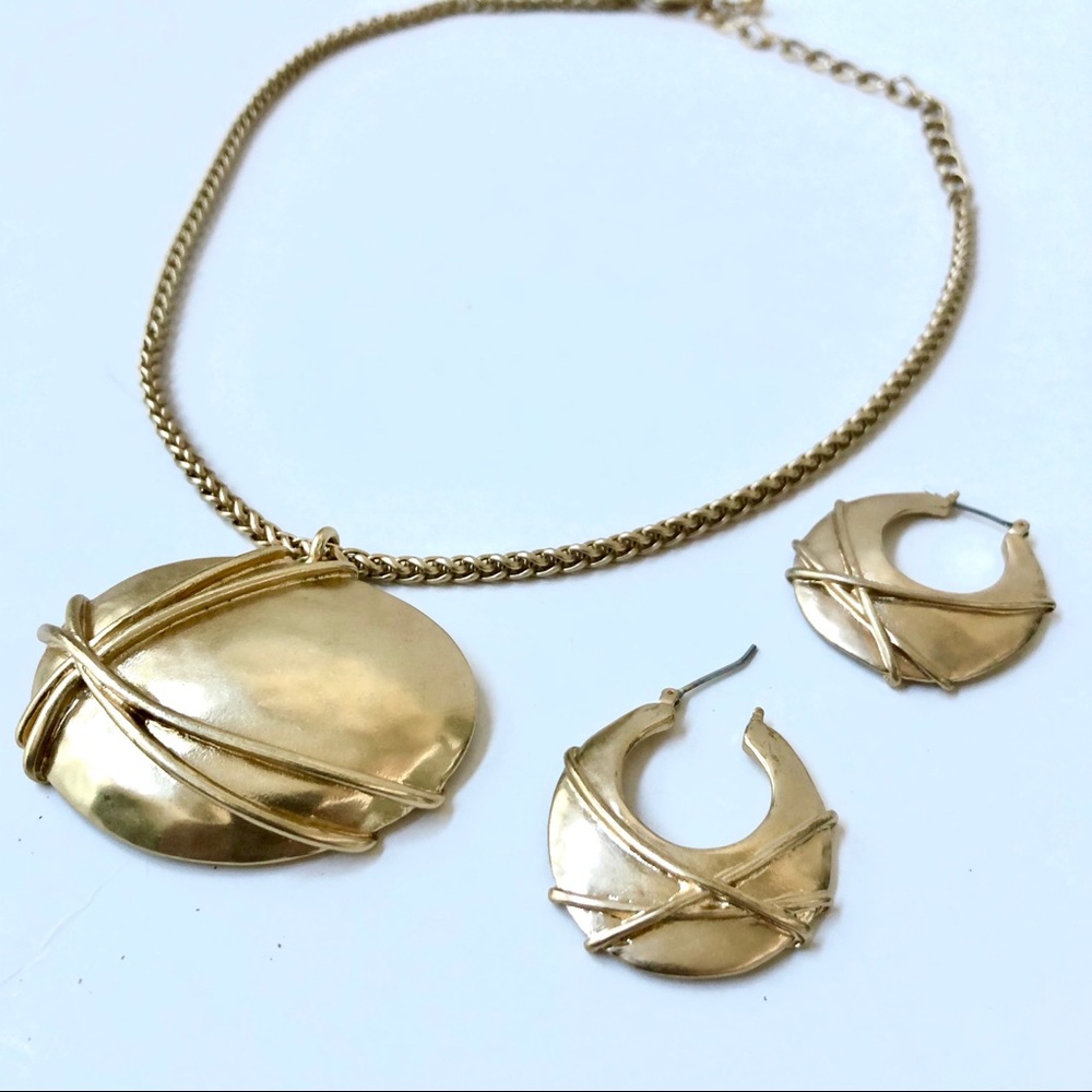 Chico’s Necklace & Earrings Set EUC.